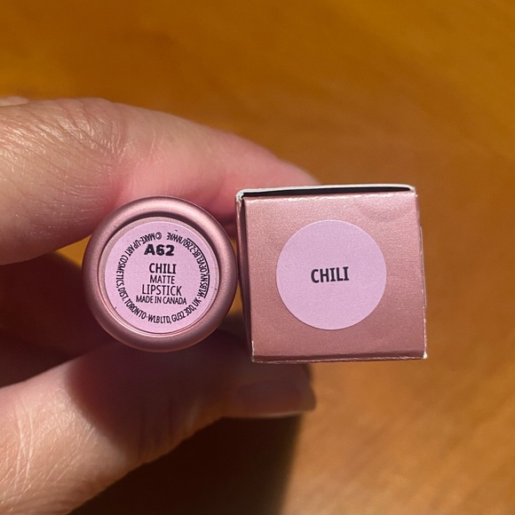 MAC Matte Lipstick Chili - Picture 9 of 16